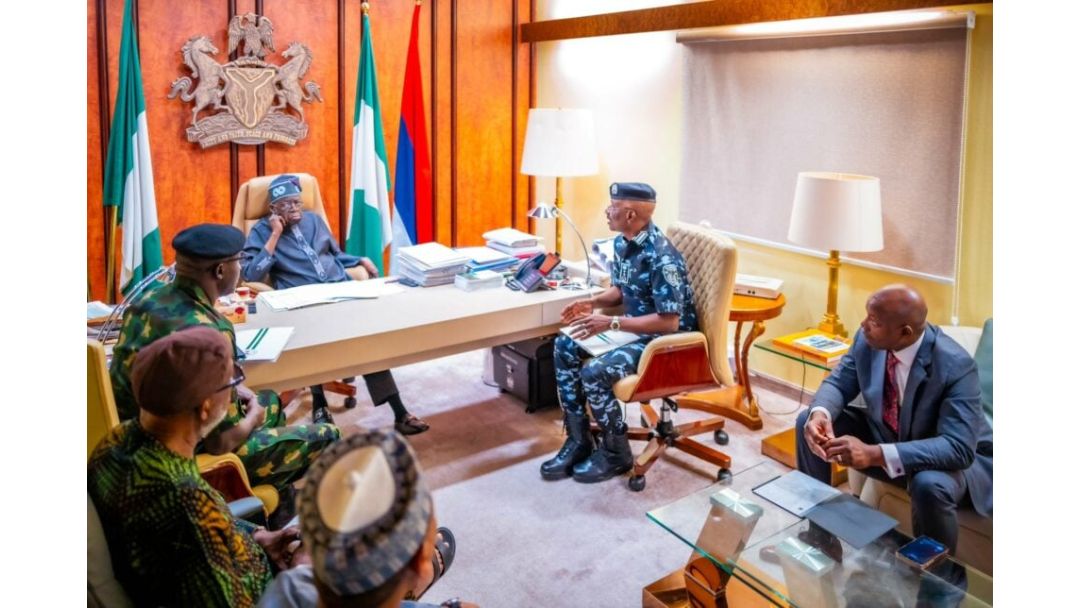 Onye Isi Ala Tinubu Wepụ Ndị Uwe Ọjii 100,000 Na‑Arụ Nche VIP Ka Ha Rụọ Ọrụ Nche Obodo