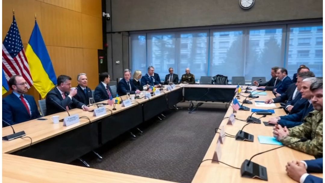 United States na Ukraine Kọrọ Ọganihu Dị Mkpa na MkparịtaỤka Udo Mgbe Nzute Ha na Geneva