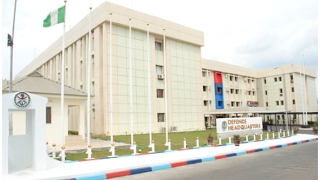 DHQ Jụrụ Ebubo Na E nwere Ụlọ Ọgbè Ndị Na-eyi Ụjọ na South-West, Na-eme Ka A Na-achọ Ụmụ Akwụkwọ Oyo E Jidere