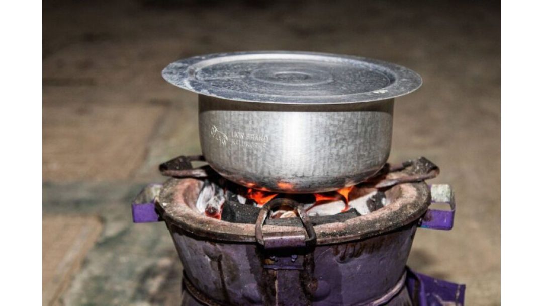 Featured image: Abuja Residents Turn to Firewood, Charcoal as Cooking Gas Hits ₦2,000 per Kg