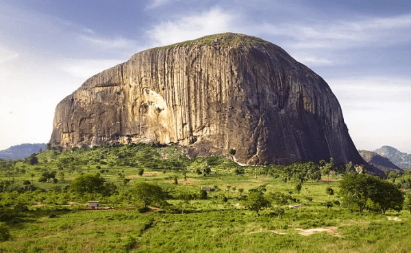 Featured image: Zuma Rock – Near Abuja (Niger State)